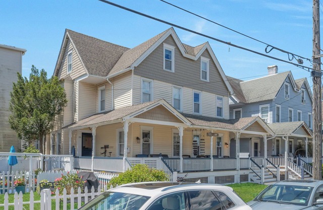 20 Grover's Ocean, spacious 5 bedroom home with central AC, 1 block to beach!