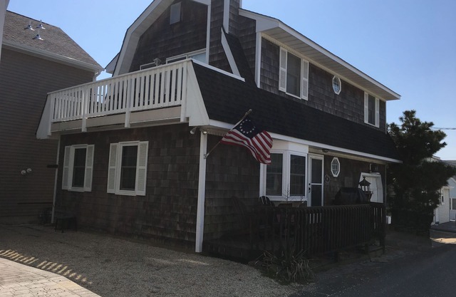 200 feet from the Sand, 3 Bedroom Dutch Colonial Beach House in Lavallette, NJ