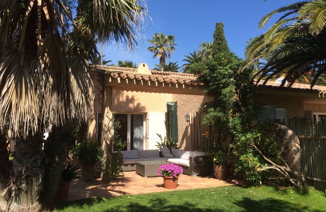 200 metres from the beach: Renovated house with swimming pool and garden