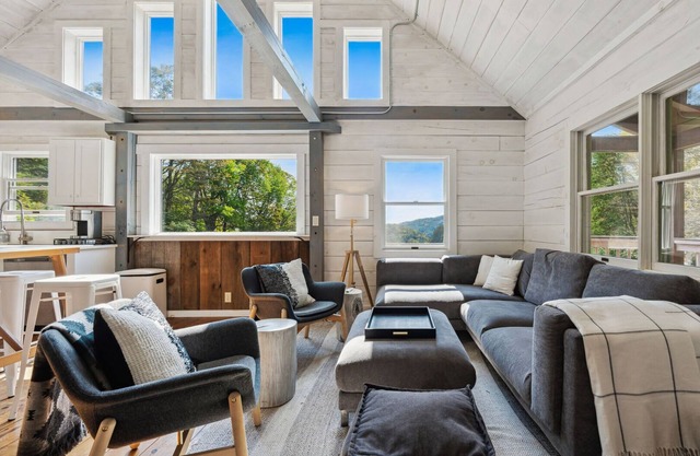 200ac, Views! 10min to Town - Scenic Ridge Retreat