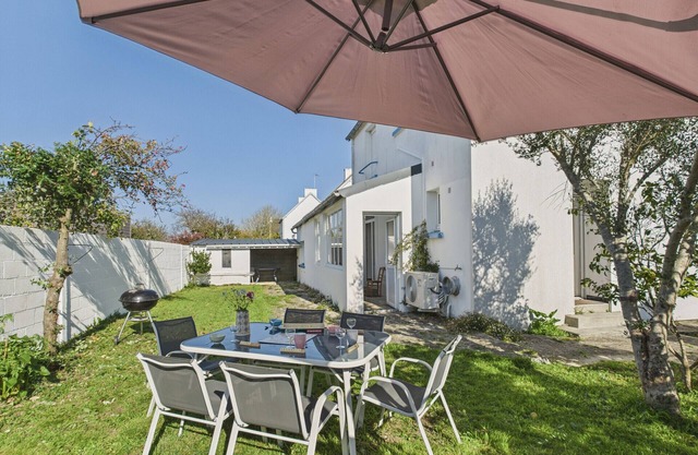 200m from Langoz beach - House for 10