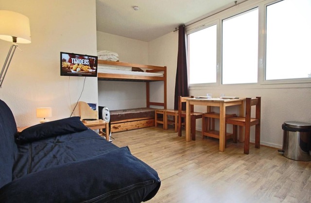 200m from ski slopes, 6th floor, tv, ski locker, 18m², Chamrousse
