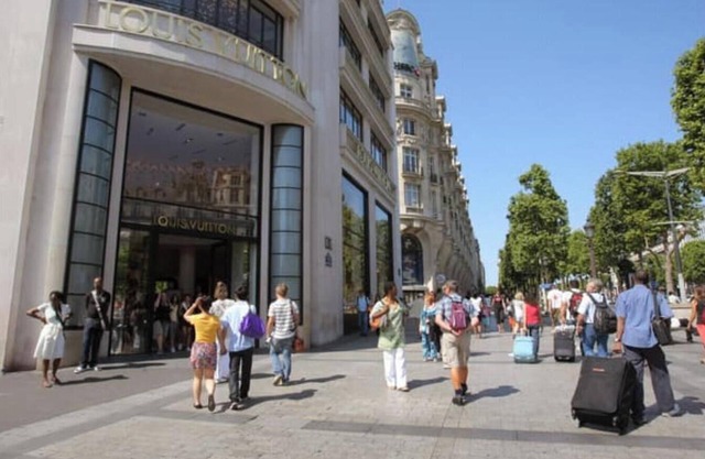 200m2 5bedroom located in the prestigious Faubourg-du-Roule-Champs Elysees