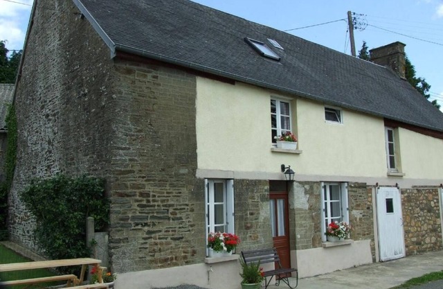 200yr old character farmhouse on edge of village