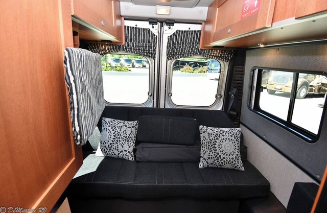 2018 RoadTrek Simplicity SRT ➡ Explore with EASE