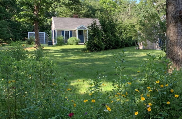 2023 Newly Renovated Coastal Green Hill Cottage- Minutes to 6 beautiful beaches!