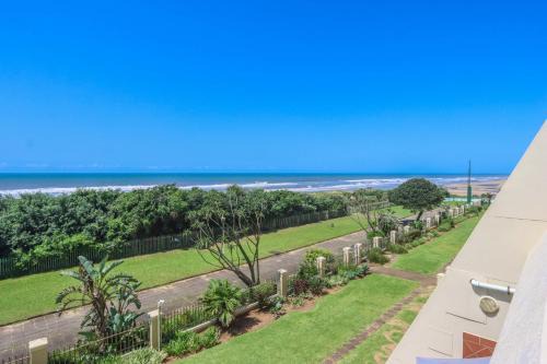 205 Lescalier Cabanas - Modern Beach front apartment