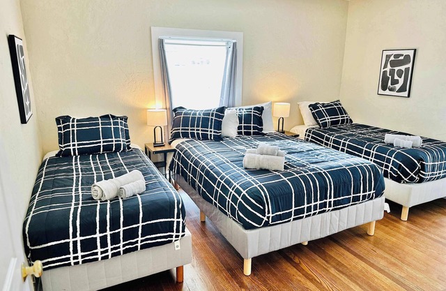 21 Minutes to Tesla & USA Parkway/Pet OK/Sleeps20