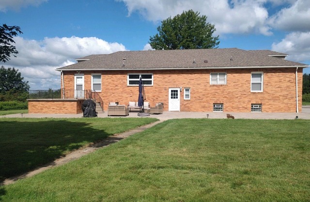 21min from Buffalo Bills Stadium! Family-sized home with game room & firepit.