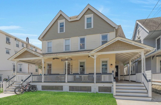 22 Grover's Ocean, spacious 5 bedroom home with central AC, 1 block to beach!