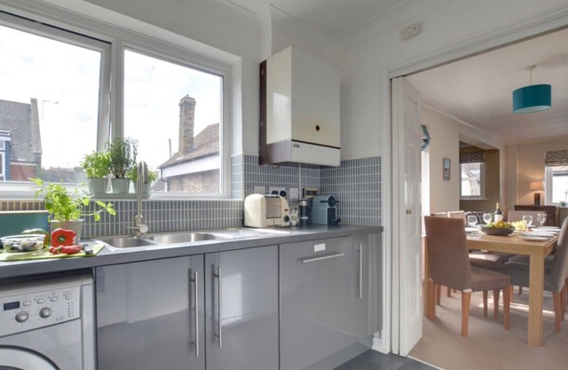 24 Aynsley Court - Three Bedroom Apartment, Sleeps 5