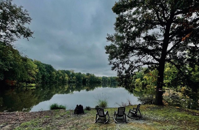 #24 *Serenity* A Lakefront Cottage Retreat