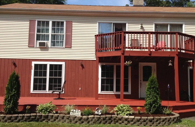 2400sf Secluded Family Mountain House 16 Acres- 2 min to Jiminy Peak- near Lenox