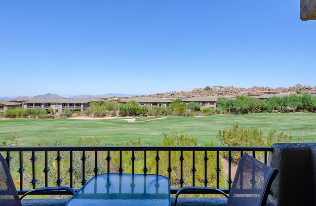 2450 Square Foot Town-Home with Golf Course and Mountain VIEWS!