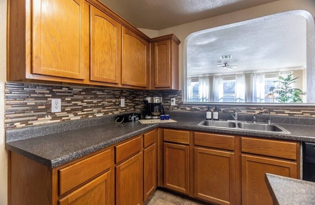 24Person 11610 New 6BR for SeaWorld Lackland AFB