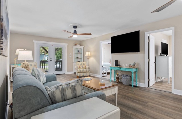 25% Off New Reservations for Stays thru April '26!