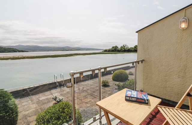 25 SOUTH SNOWDON WHARF, family friendly in Porthmadog