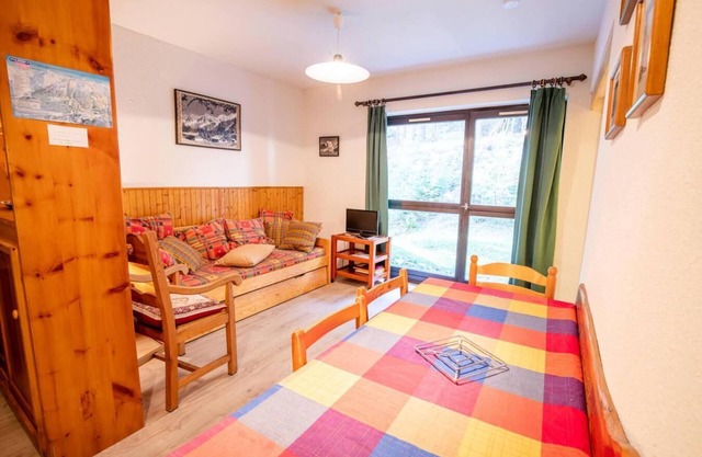 250m from ski slopes, 1st floor, terrace, parking, tv, ski locker, 30m², La Norma