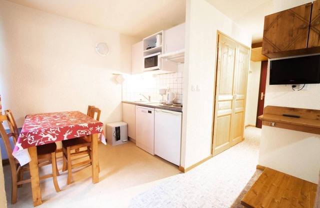 250m from ski slopes, 4th floor, balcony, tv, ski locker, 23m², La Norma