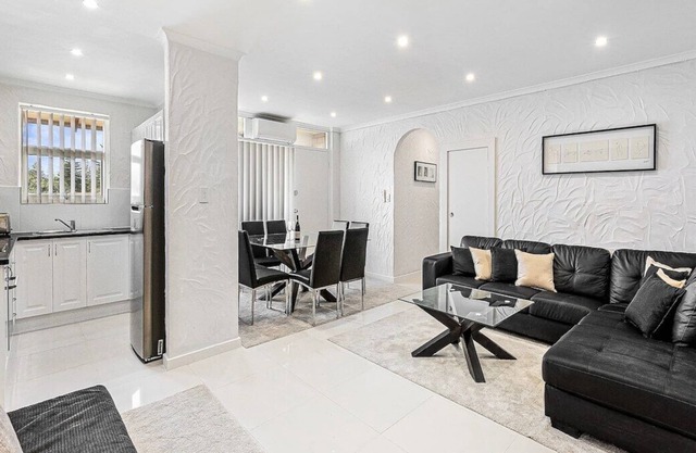 26/3 Broadway, Glenelg South · 50m to Beach+Balcony | Parking WiFi King Airport