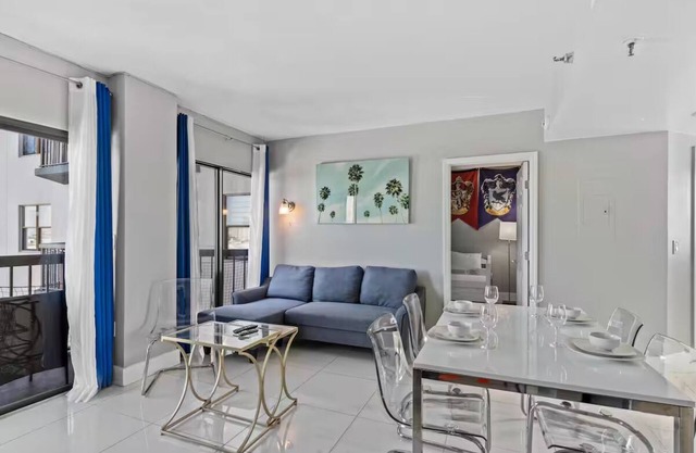 2701 Enclave Condo near Univesal-Lakeview