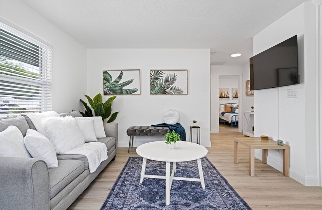 2B2B duplex 10 min to the beach