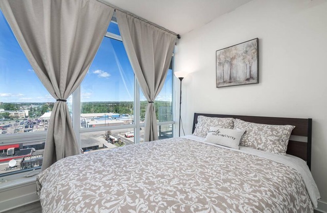 2BD 2BA mountain view Condo near UofC CTrain + Gym