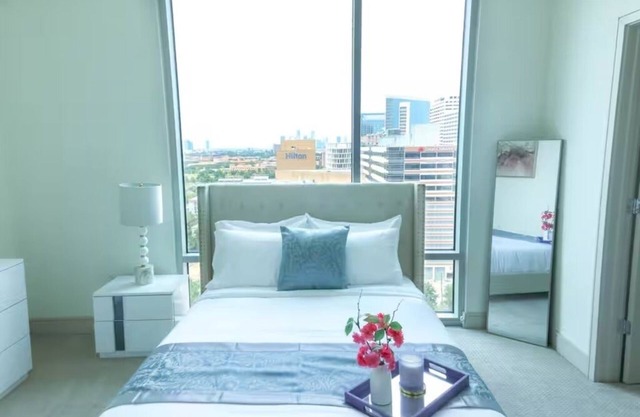 2BD/2BA-TMC Magic w/Skyline+Balcony! FREE Parking!