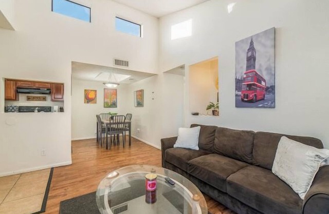 2BD Gated Condo, Pool, Patio, Near University of Arizona, Tucson AZ 🌵