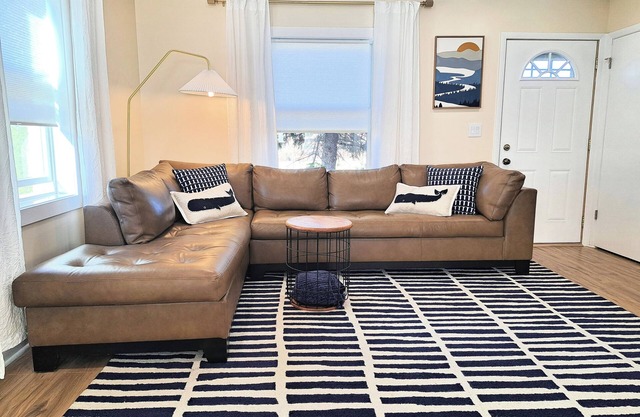 2bed/1bath TH - 7min Six Flags, 14min Navy Base