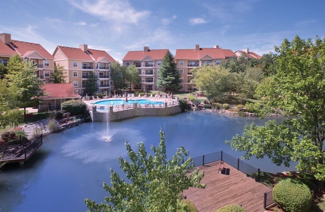 2Bed/2Bath Deluxe Centrally Located Condo in Branson, Near Tons of Attractions!