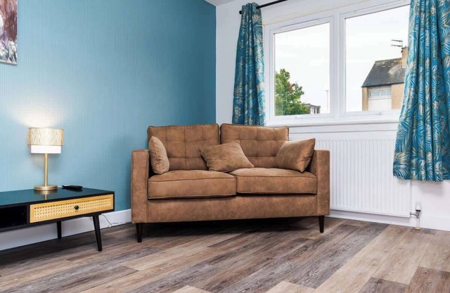 2Bed House-Free Parking