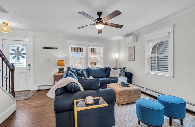 2Blocks 2Beach with Free Coffee, AC and Linens+Towel