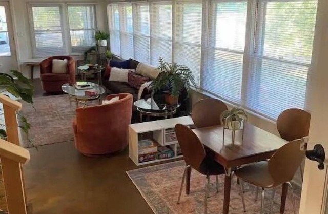2BR/2BA, Clean, Comfy & Steps from Dining & Sound w/Tesla charging station