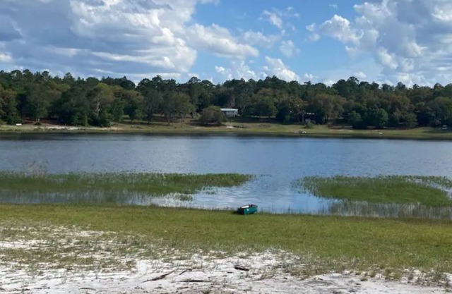 2BR/2BA Quiet Lakefront Cottage