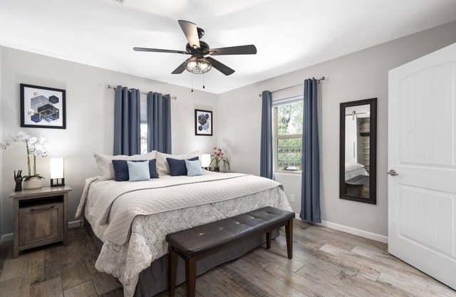 2br-2bath/king bed/washer-dryer/10 min from U of A