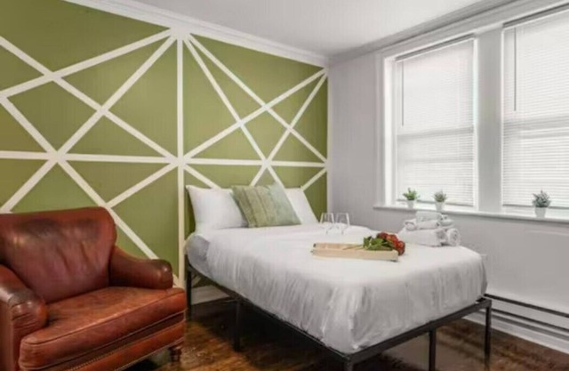 2BR Apartment Close to Downtown