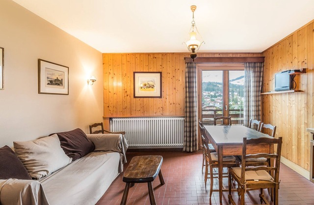 2BR Apartment in Megève - Near Ski Lifts, Balcony, Pets Allowed, Parking