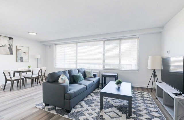 2BR Arlington Gem: Stylish & Conveniently Located