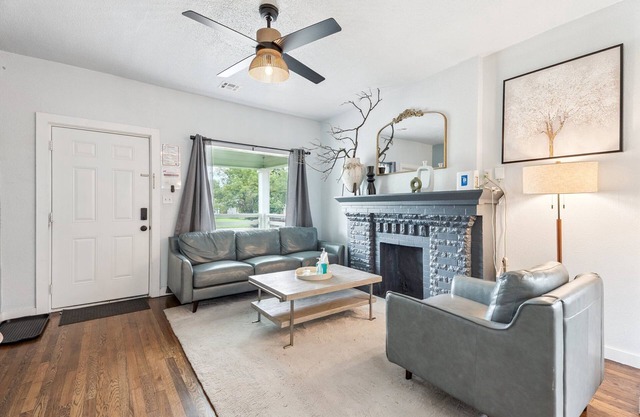2BR Bungalow | 4 Mins to OKC State Fair | Private Yard & In Unit Laundry #09