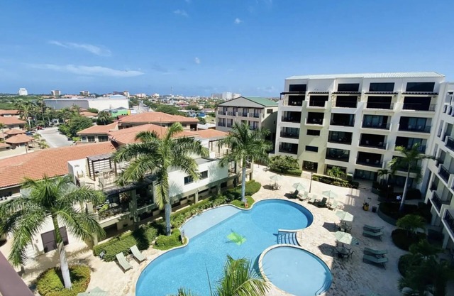 2BR Condo 5* Location w/AmazingViews ~ Pool ~ GYM