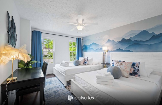 2BR Condo Near Ark for 6 Guests - Free Parking