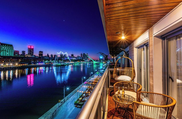 2BR Family Apt Puente de la Mujer View