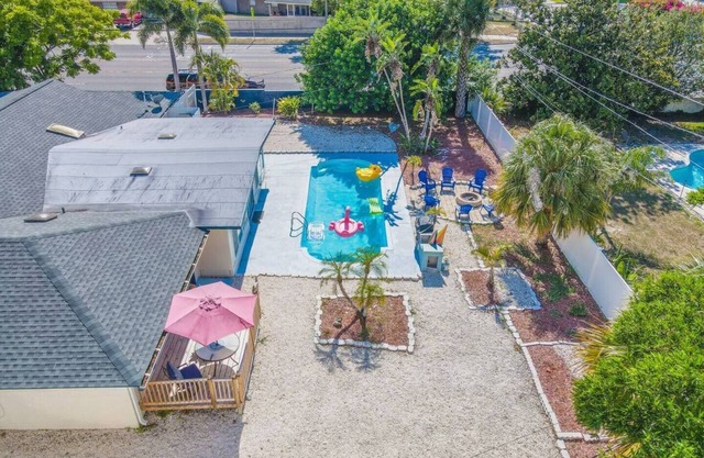 2BR Family Retreat Orlando Full Kitchen