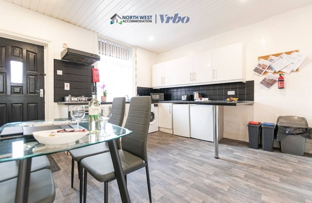 ✔2BR House✔Modern Decor✔For Families&Contractors✔DrivewayParking✔FreeWIFI