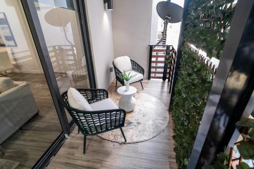 2BR Miami Condo - Near Marina & Attractions