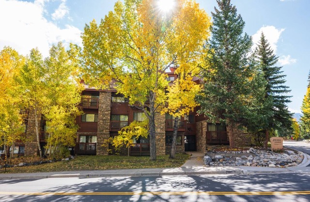2BR Pine Ridge Condo; Ski-In, Walk to Downtown