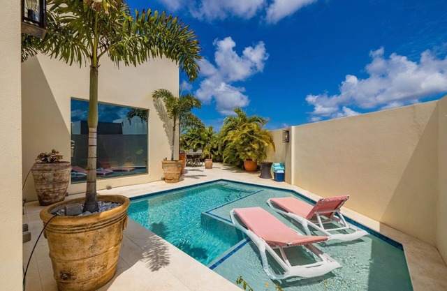 2BR Private Pool ~ OutdoorDining ~ Amazing Gardens