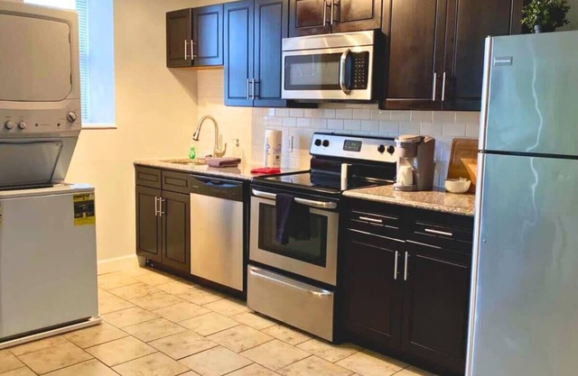 2BR W&D 6th FloorMins to Forest Park, CWE