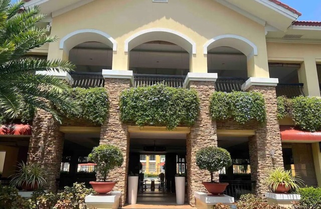 2BR well-maintaned Condo unit in a developed yet quite neighborhood with parking